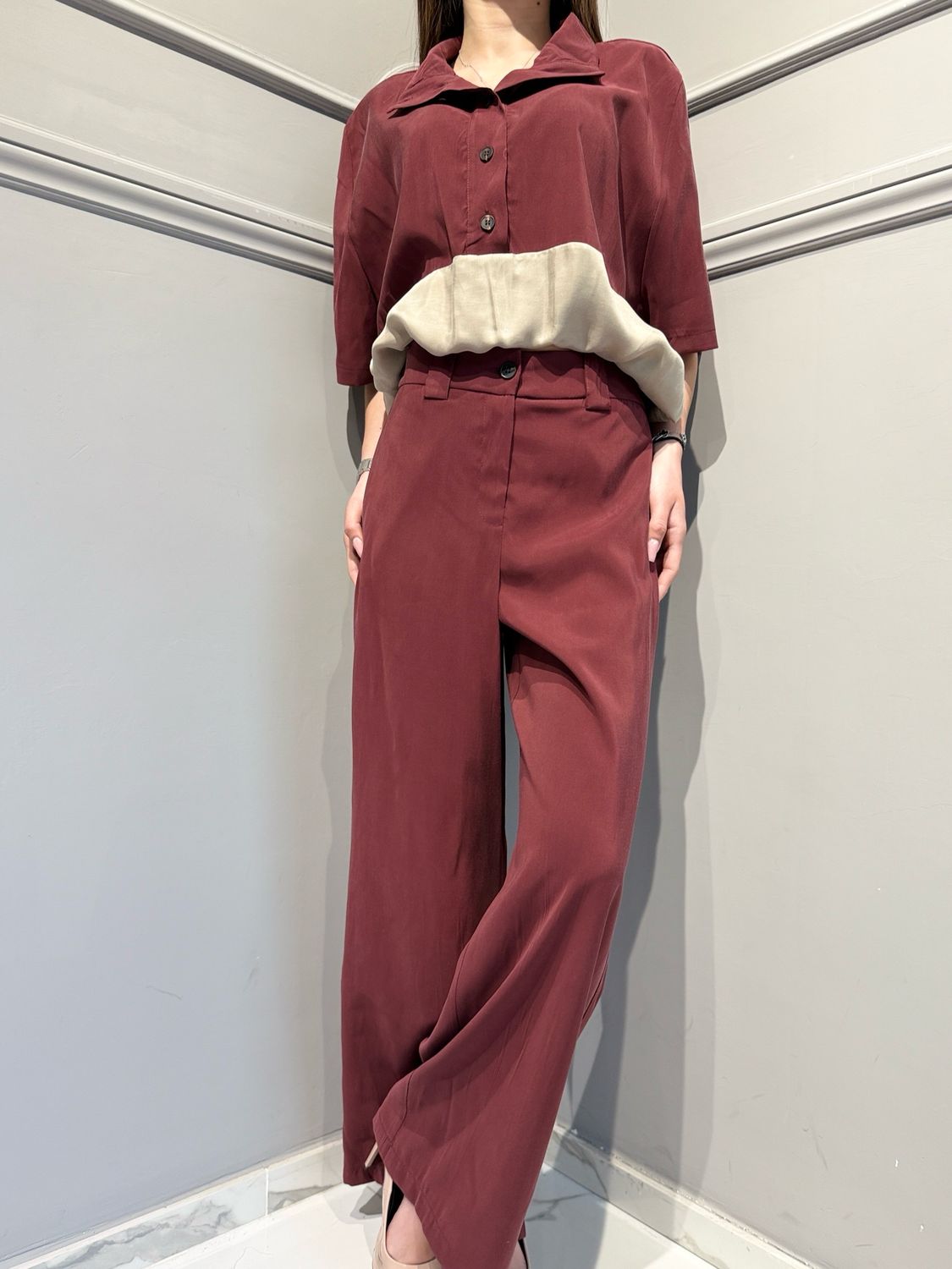 TENSIONE IN - pantalone in cupro con elastico dietro a palazzo 26P4808 vino