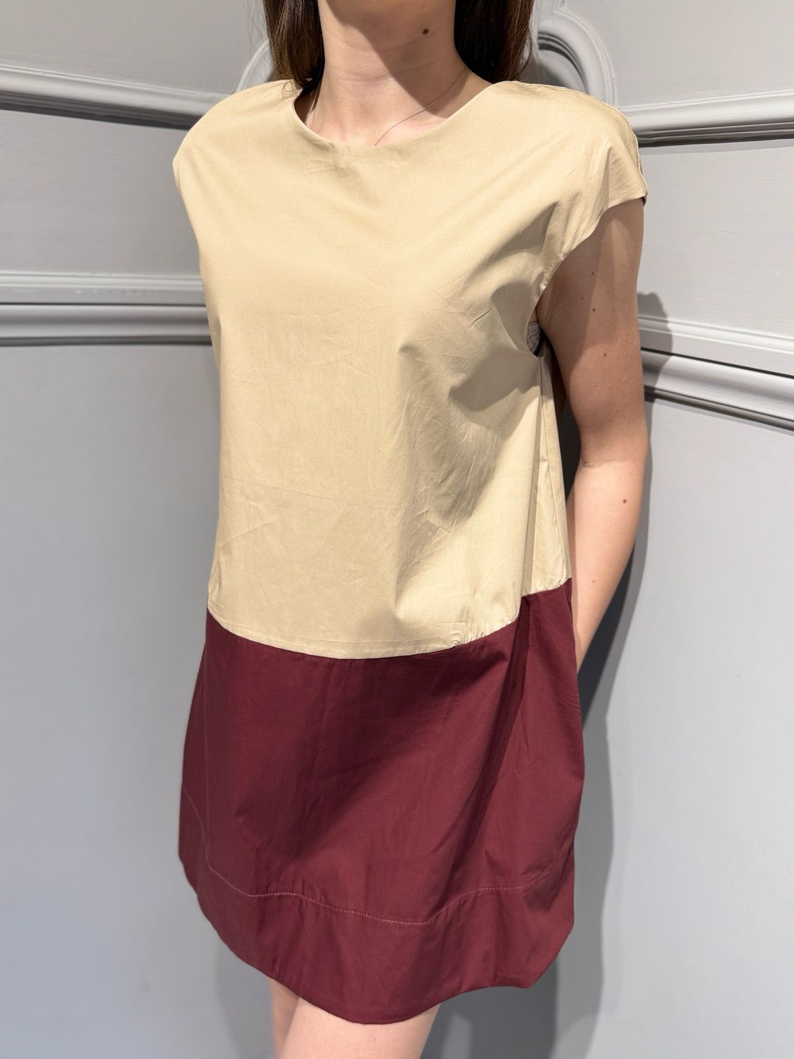 TENSIONE IN - abito bicolore in popeline di cotone S26AD15 vino/beige