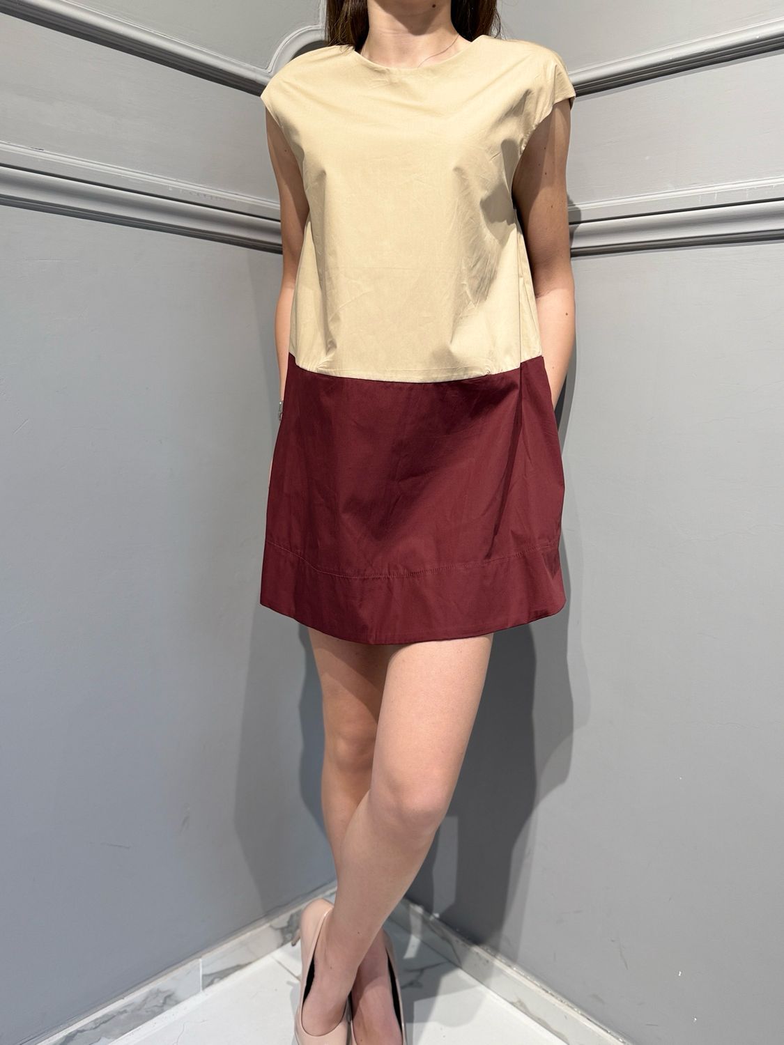 TENSIONE IN - abito bicolore in popeline di cotone S26AD15 vino/beige
