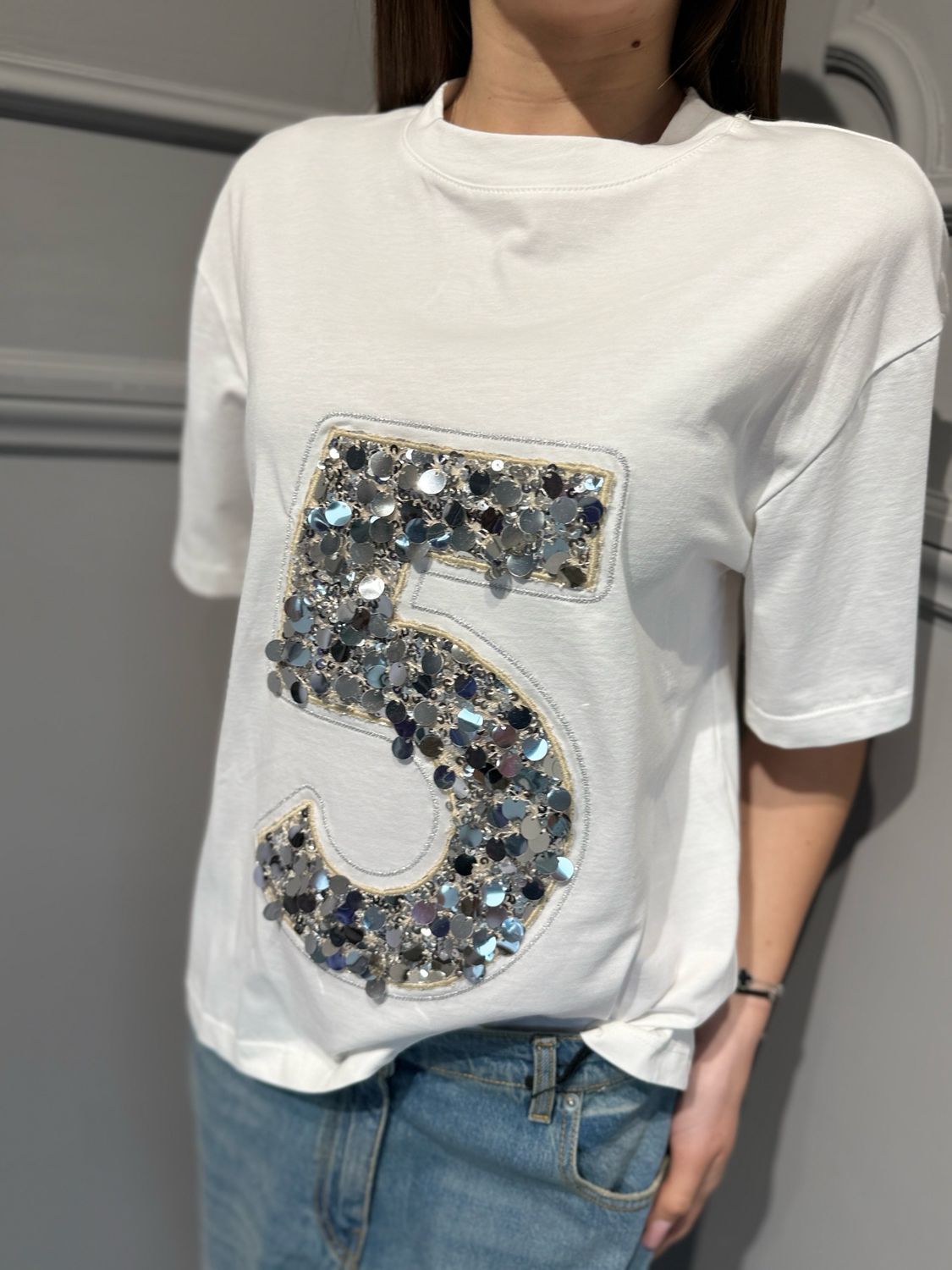 TENSIONE IN - t-shirt over numero 5 in paillettes PE260174 panna