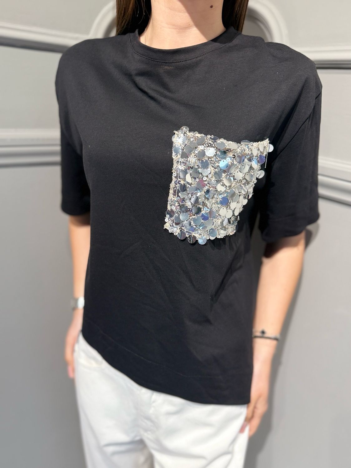 TENSIONE IN - t-shirt tasca paillettes taglio sbiego PE260194 nero