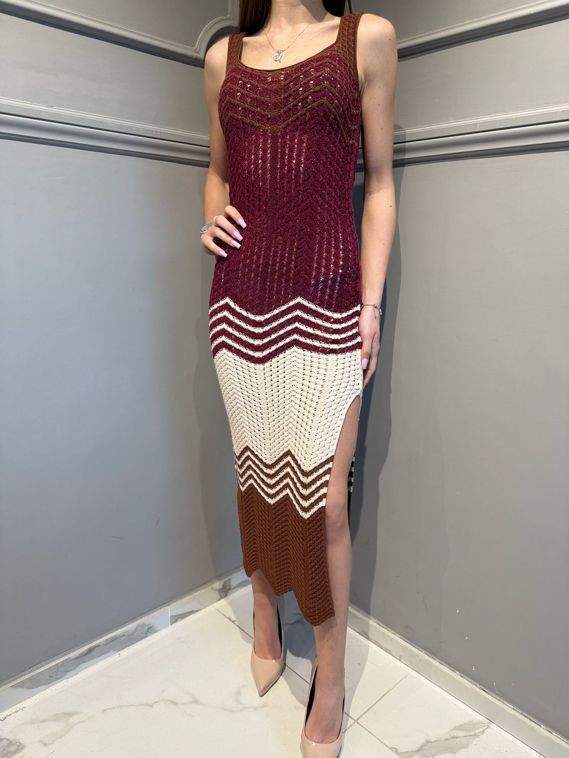 AKEP - abito lungo chevron VSKD13083 bordeaux