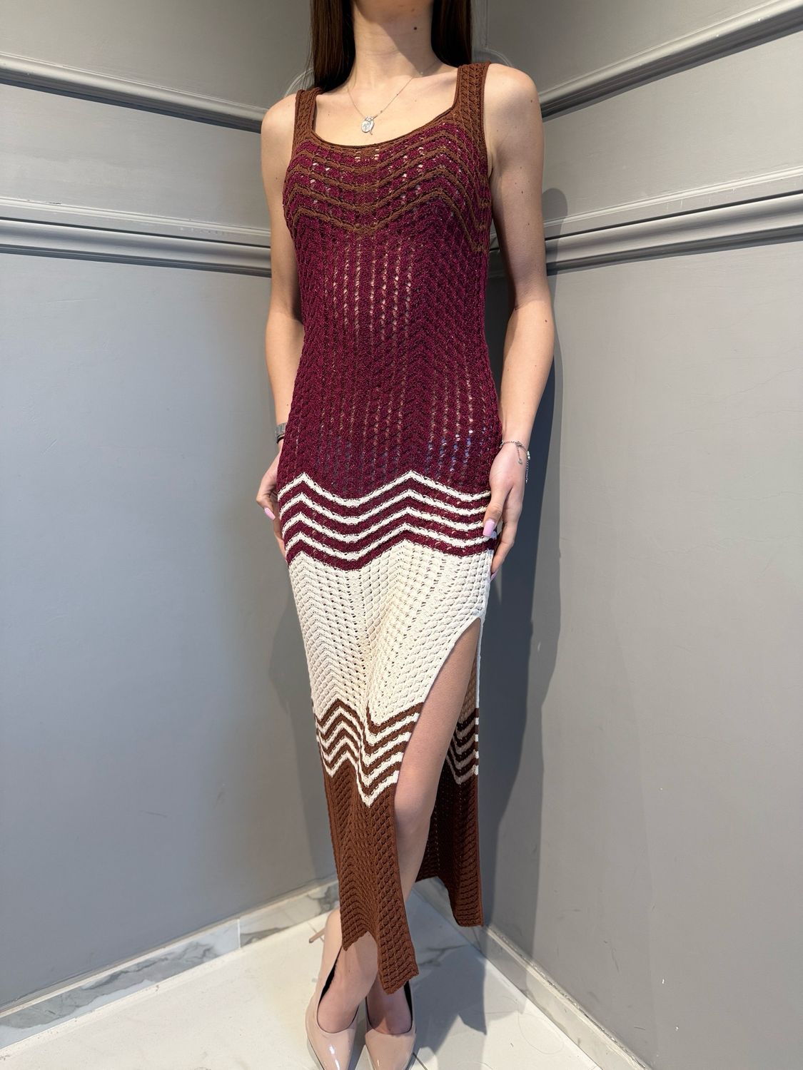 AKEP - abito lungo chevron VSKD13083 bordeaux