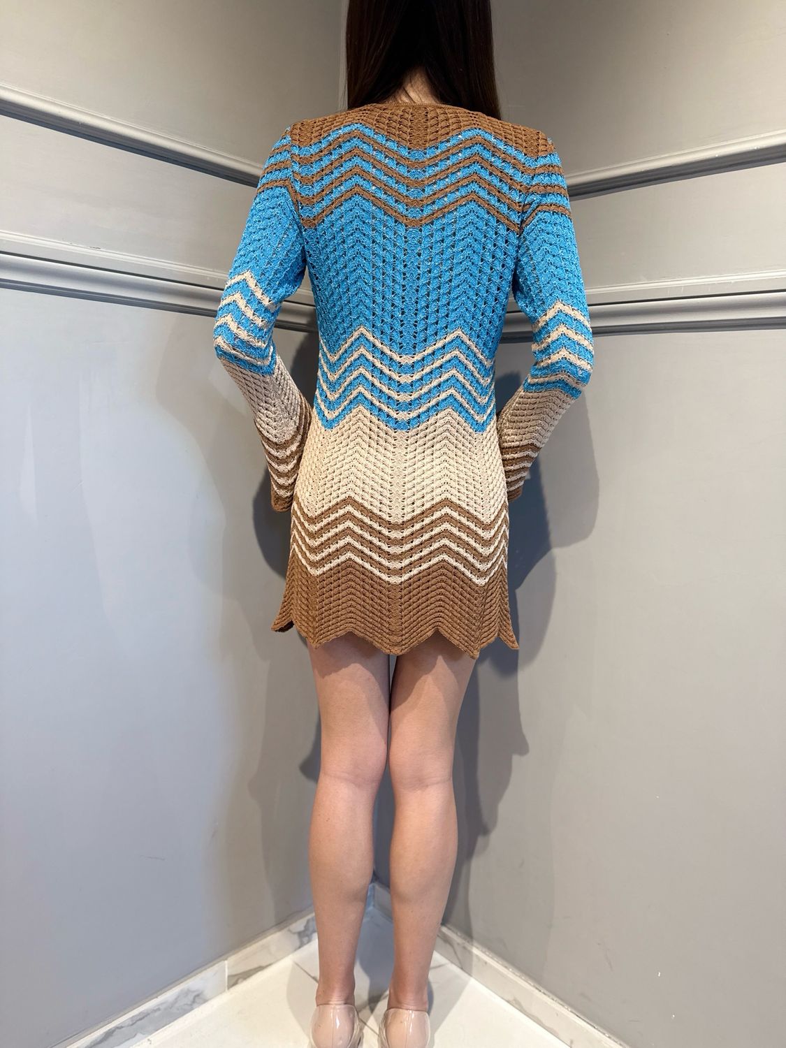 AKEP - abito corto manica lunga a trombetta chevron VSKD13085 turchese