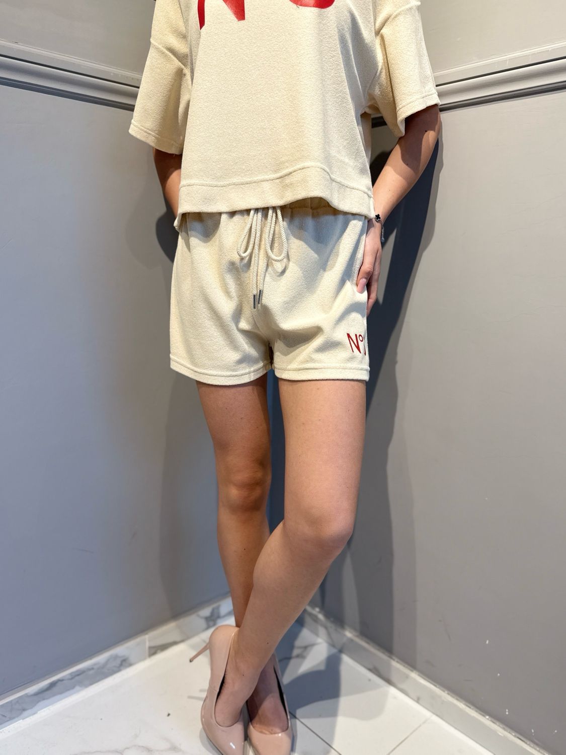 TENSIONE IN - shorts in spugna numero 5 26S4905 beige/rosso