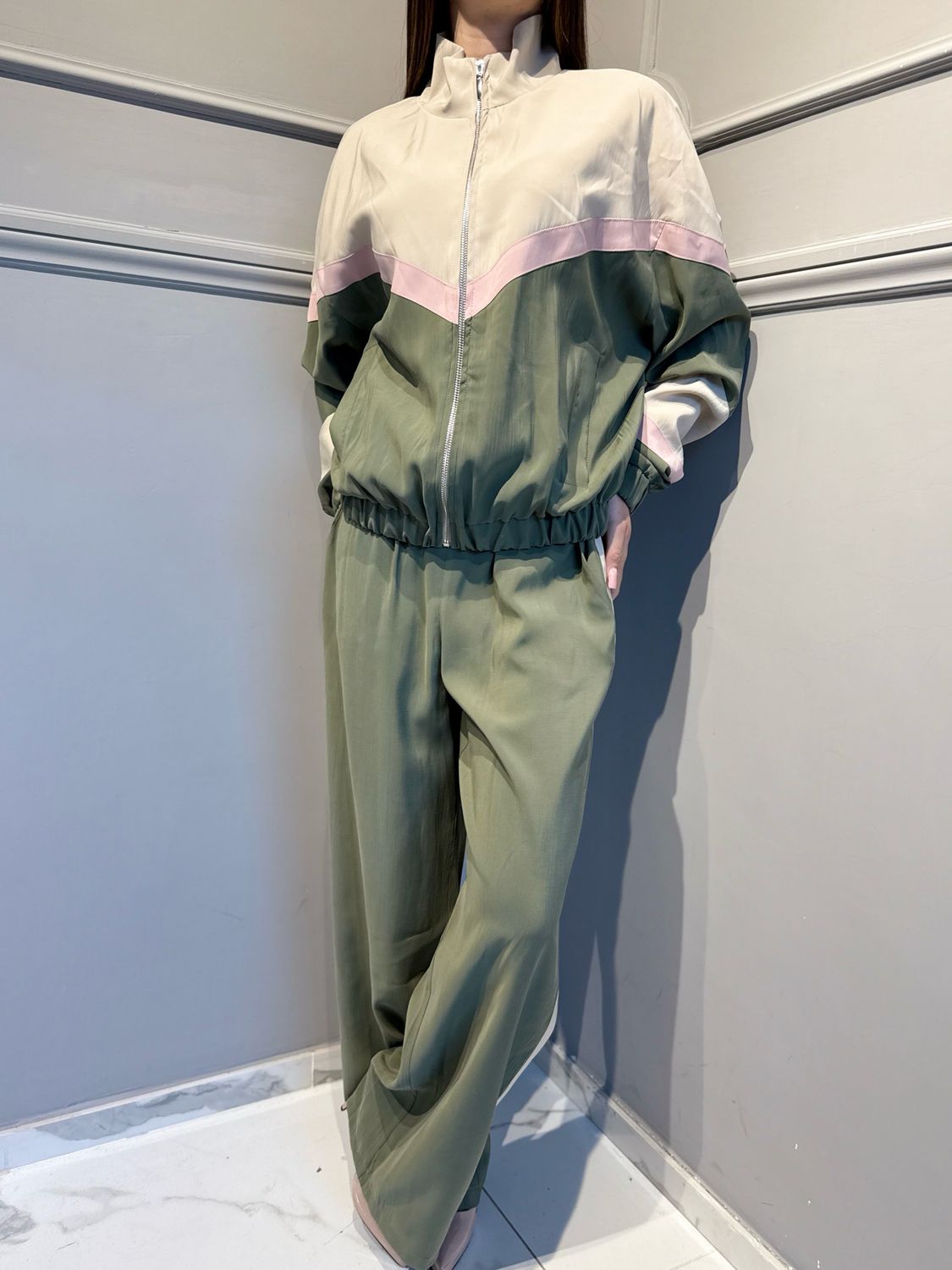 TENSIONE IN - pantalone con banda laterale 26P4584 gesso/militare