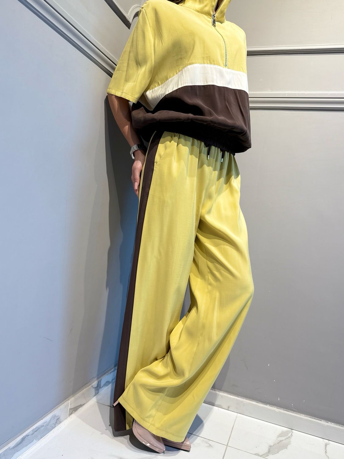 MOTEL - pantalone a palazzo con elastico in vita 26P4875 giallo/moro