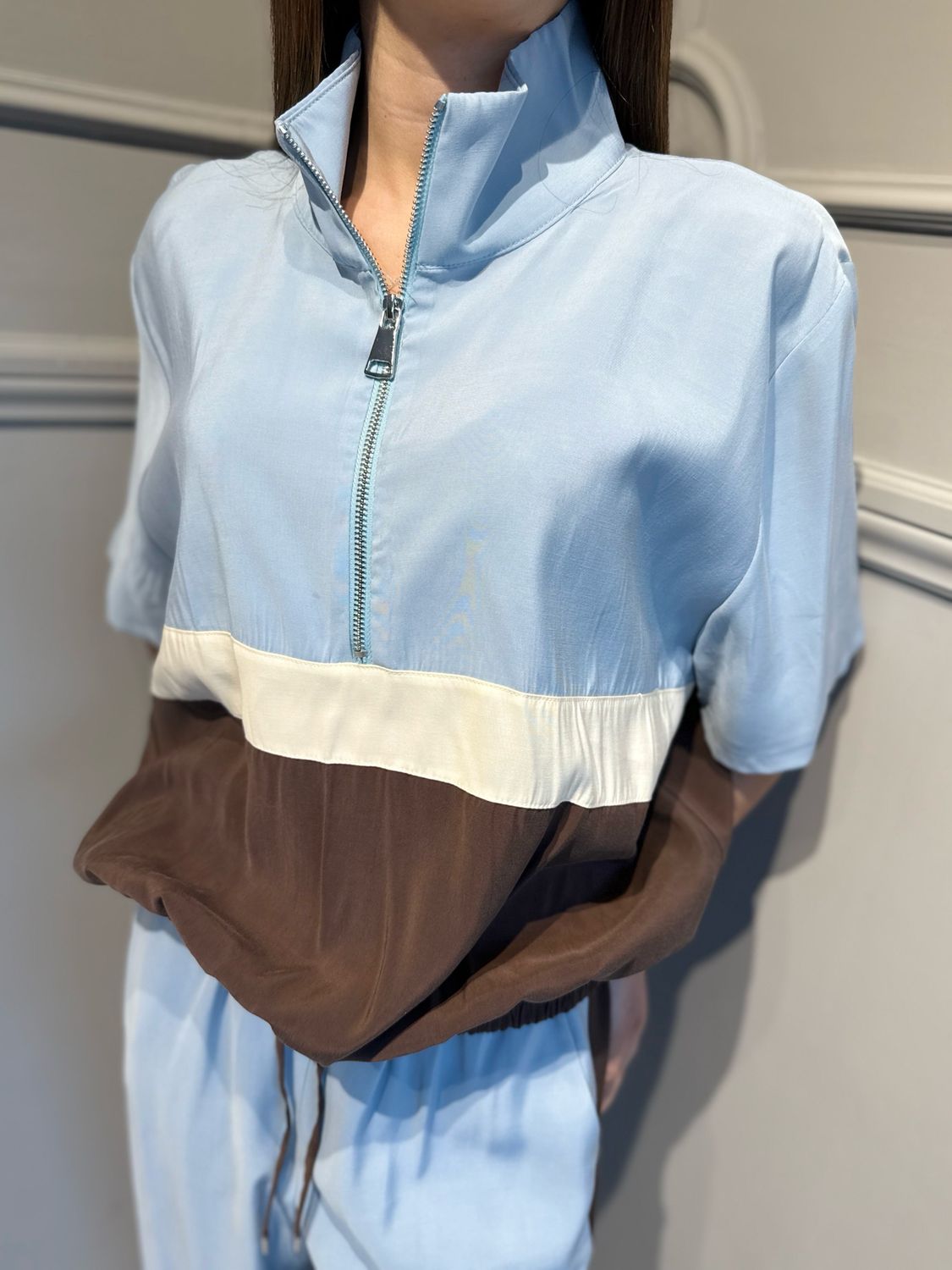 MOTEL - maglia con zip 26M4846 celeste/moro/gesso