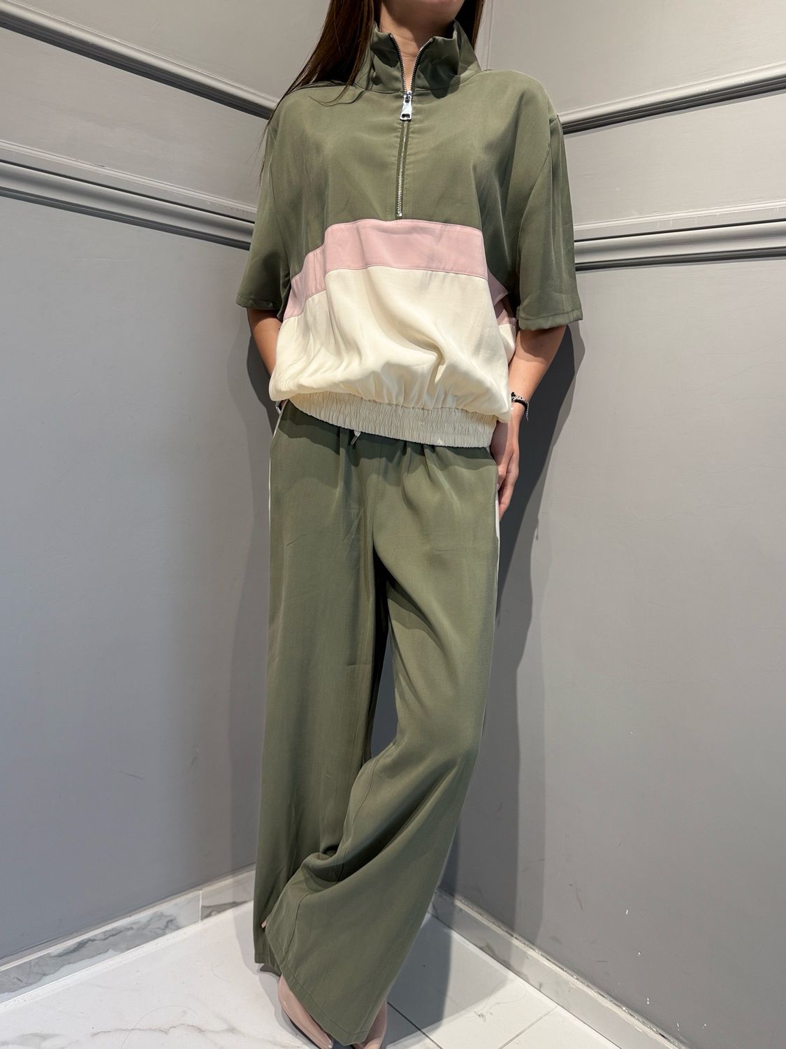 MOTEL - maglia con zip 26M4846 militare/rosa/gesso