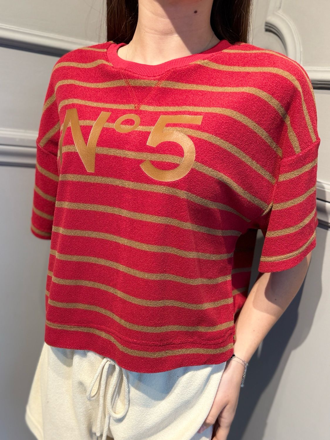 TENSIONE IN - maglia bicolore strisce in spugna stampa numero 5 26M4907 rosso/cammello