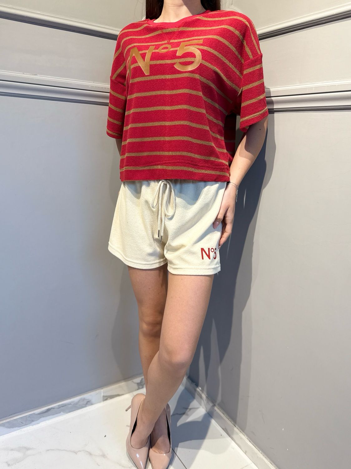 TENSIONE IN - maglia bicolore strisce in spugna stampa numero 5 26M4907 rosso/cammello