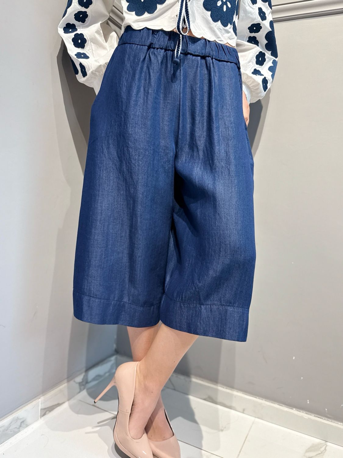 TENSIONE IN - bermuda in lyocell elastico in vita S26PE25 blu