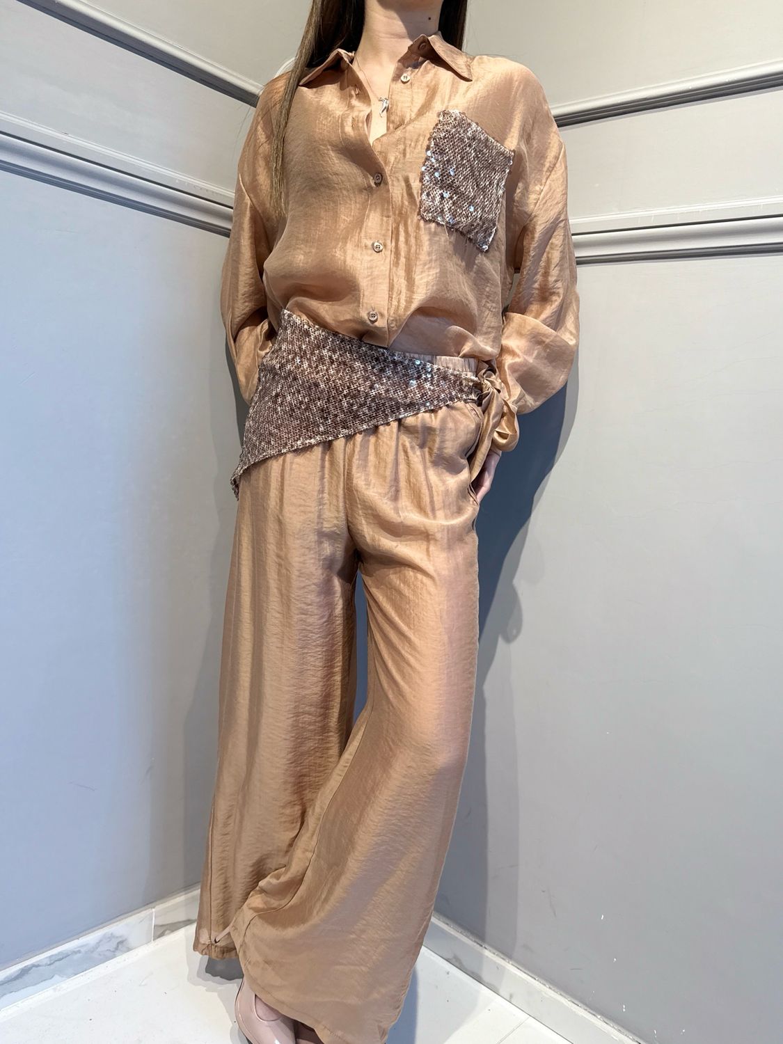 TENSIONE IN - pantalone a palazzo con bandana in paillettes PE250202 cammello/bronzo