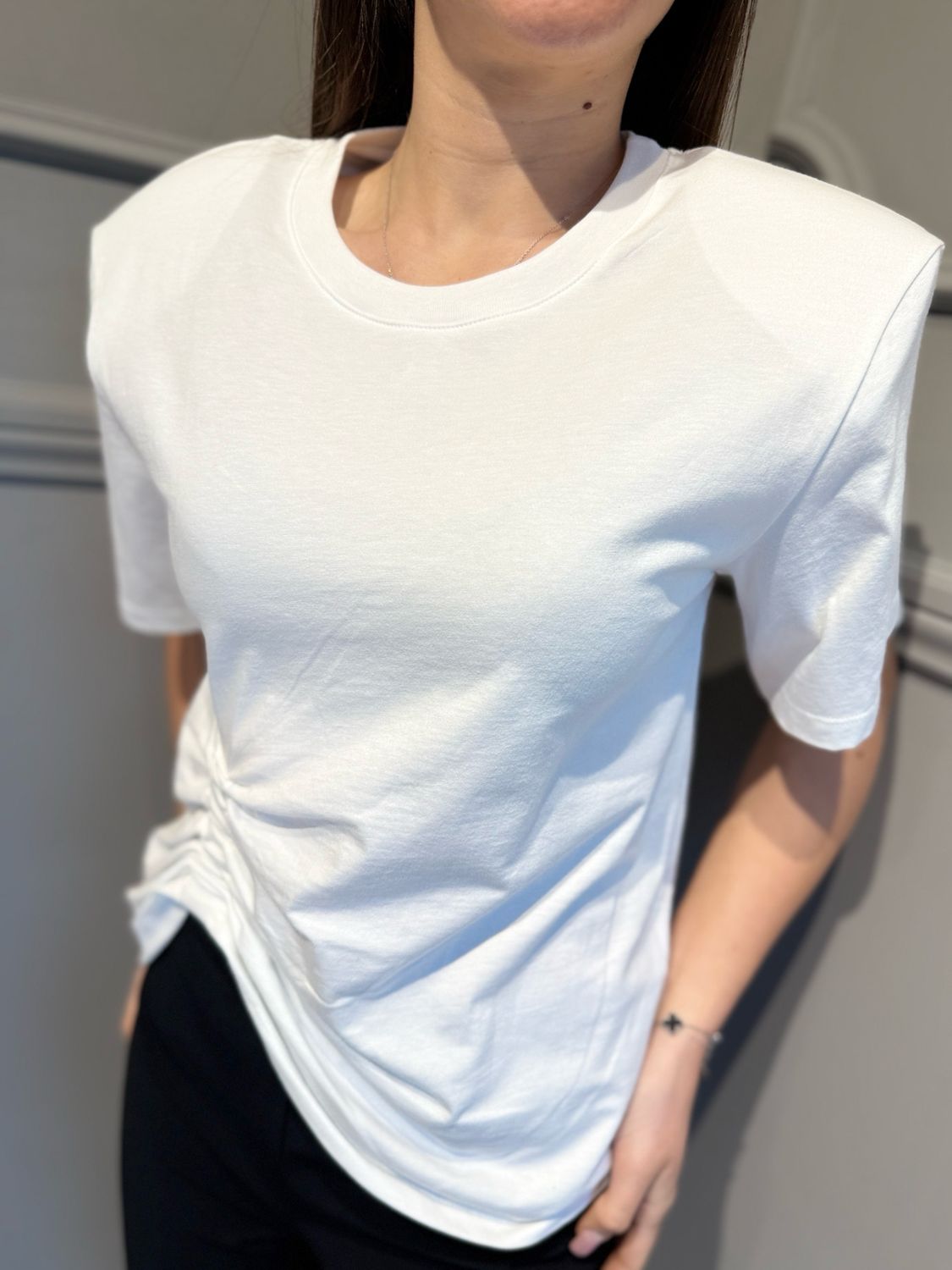 VICOLO - t-shirt con drappeggi UAB0329 bianco
