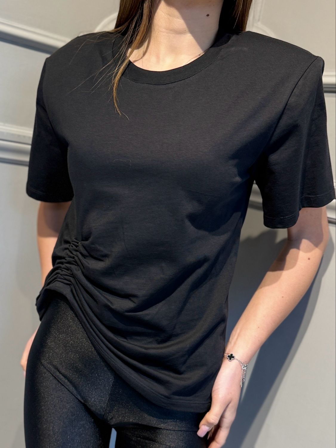 VICOLO - t-shirt con arricciatura e spalline UAB0329 nero