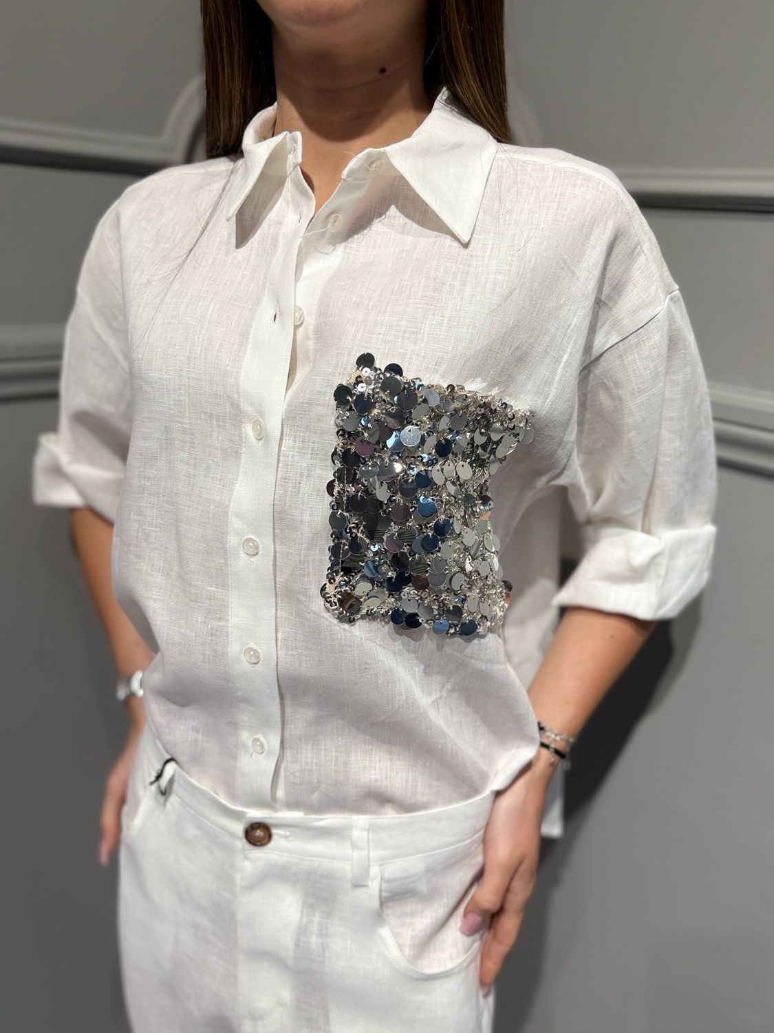 TENSIONE IN - camicia in puro lino con tasca in paillettes S26CE15 naturale