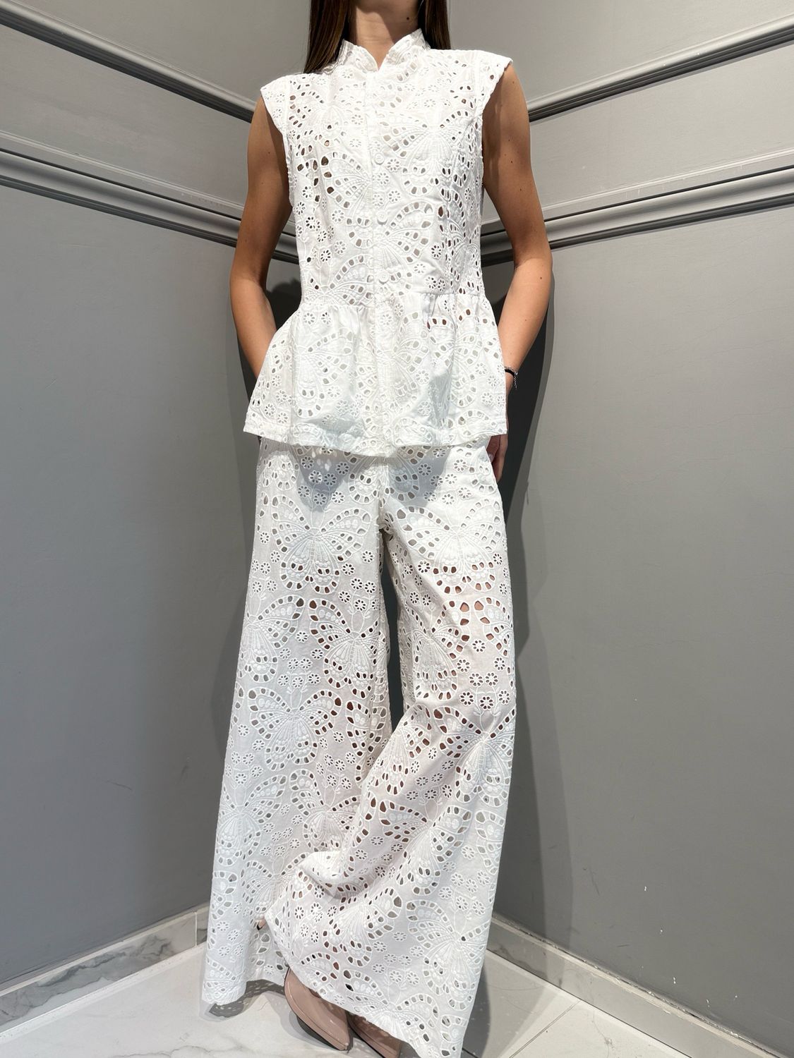 MOTEL - gilet in pizzo sangallo S26TS05 bianco