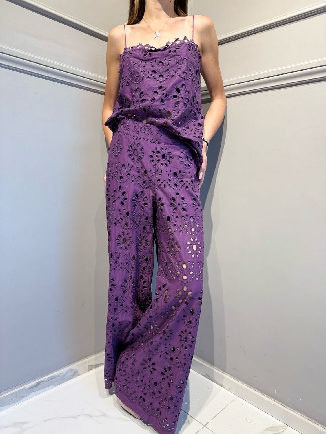 TENSIONE IN - pantalone a palazzo in pizzo sangallo S26PC48 vinaccia