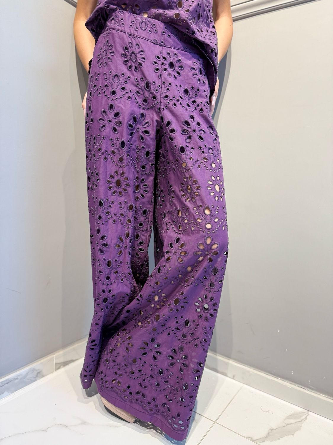 TENSIONE IN - pantalone a palazzo in pizzo sangallo S26PC48 vinaccia