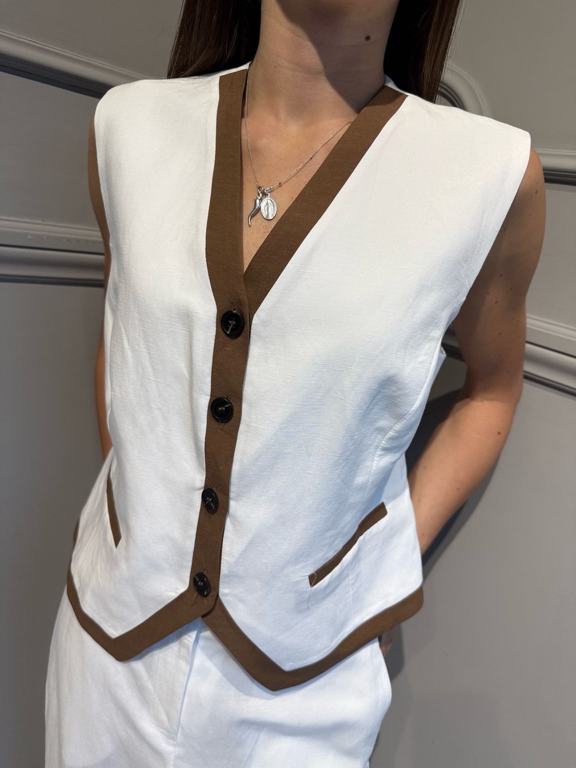 MOTEL - completo gilet+pantalone 26C5050 bianco/tabacco