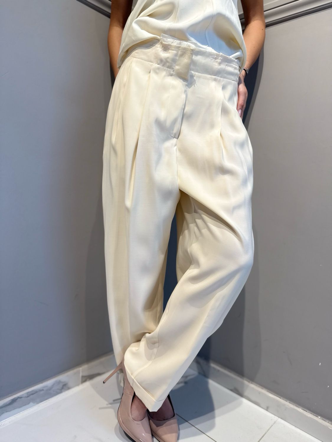 VICOLO - pantalone in viscosa con pences e risvolto TAB1585 vaniglia