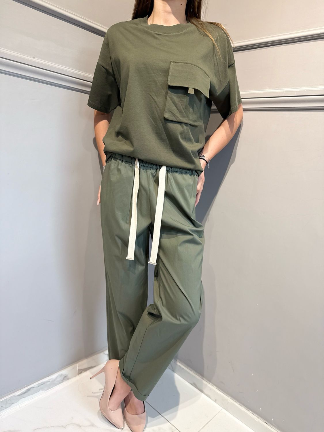 VICOLO - pantalone in popeline di cotone con elastico e laccio in vita TAB1761 verde militare