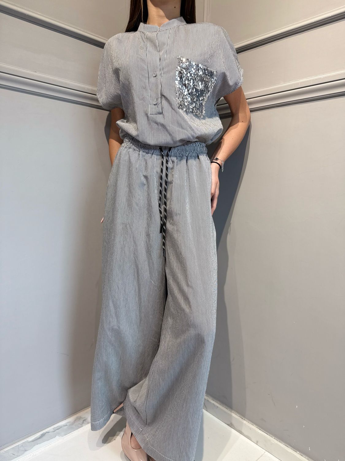 TENSIONE IN - pantalone palazzo elastico invita in tessuto leggerissimo XV1583 nero/bianco