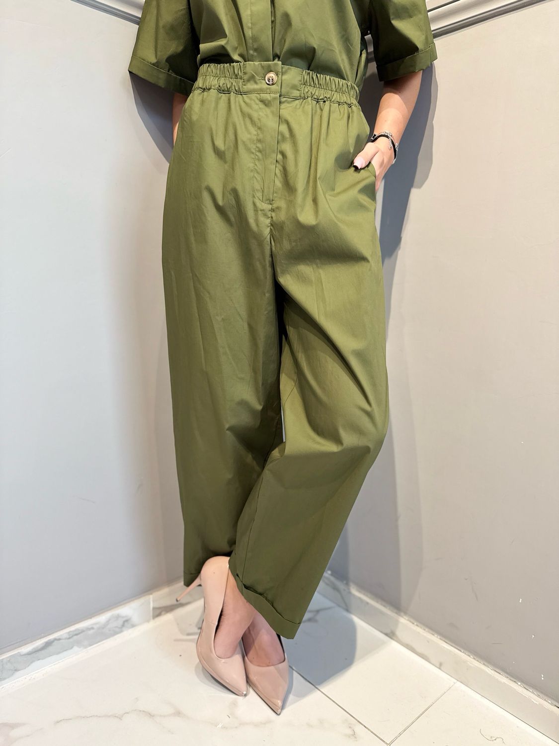 TENSIONE IN - pantalone in popeline di cotone 26P4936 verde militare