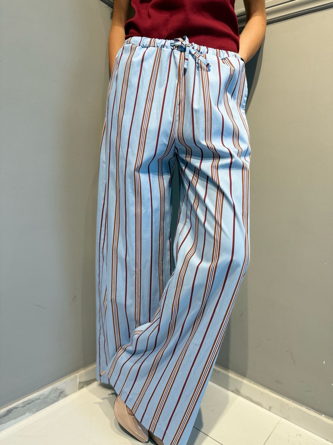TENSIONE IN - pantalone con laccio e elastico in vita in popeline di cotone 39481 celeste/vino