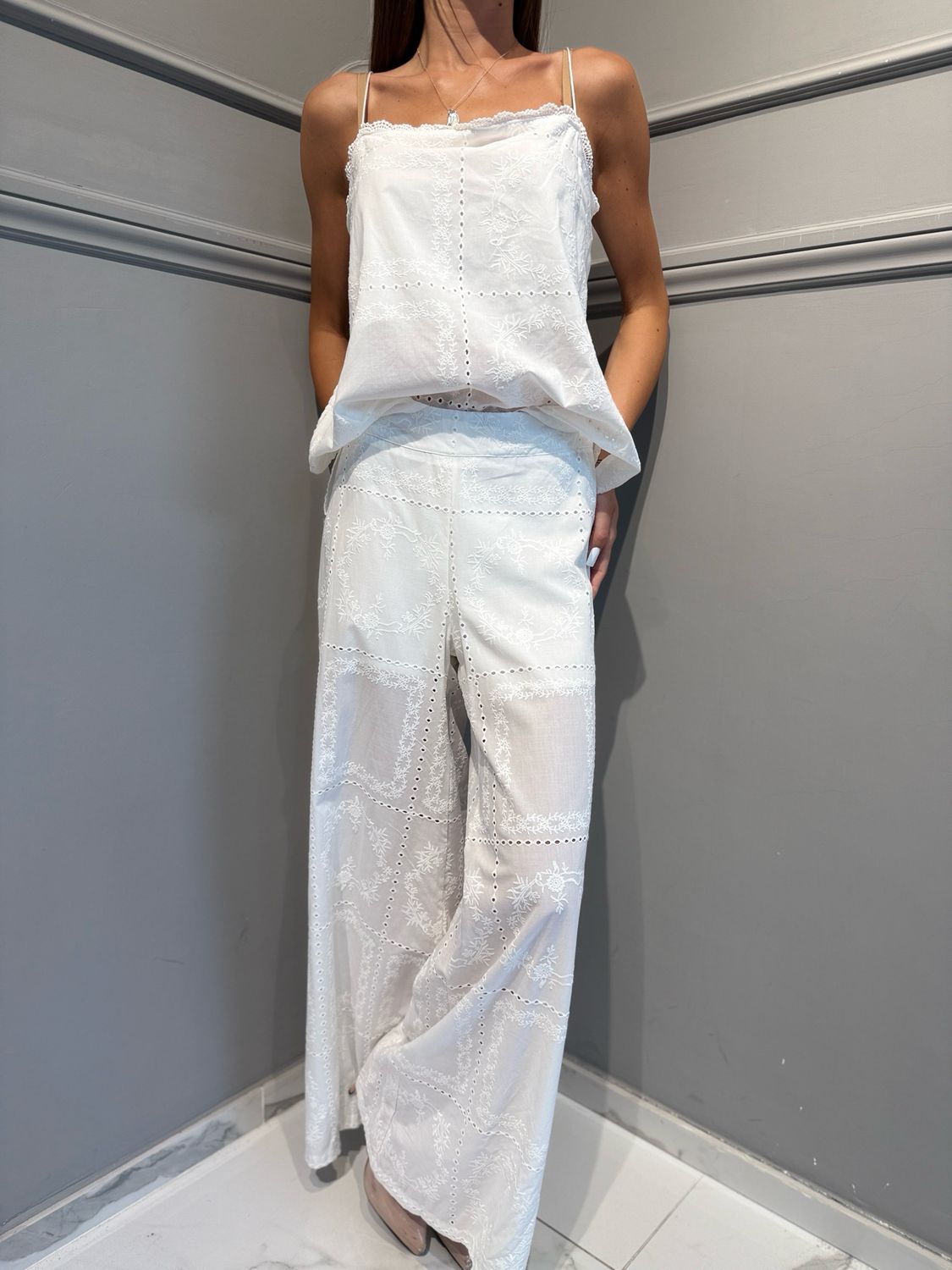 TENSIONE IN - pantalone in pizzo sangallo elastico in vita tasche laterali S26PB27 bianco