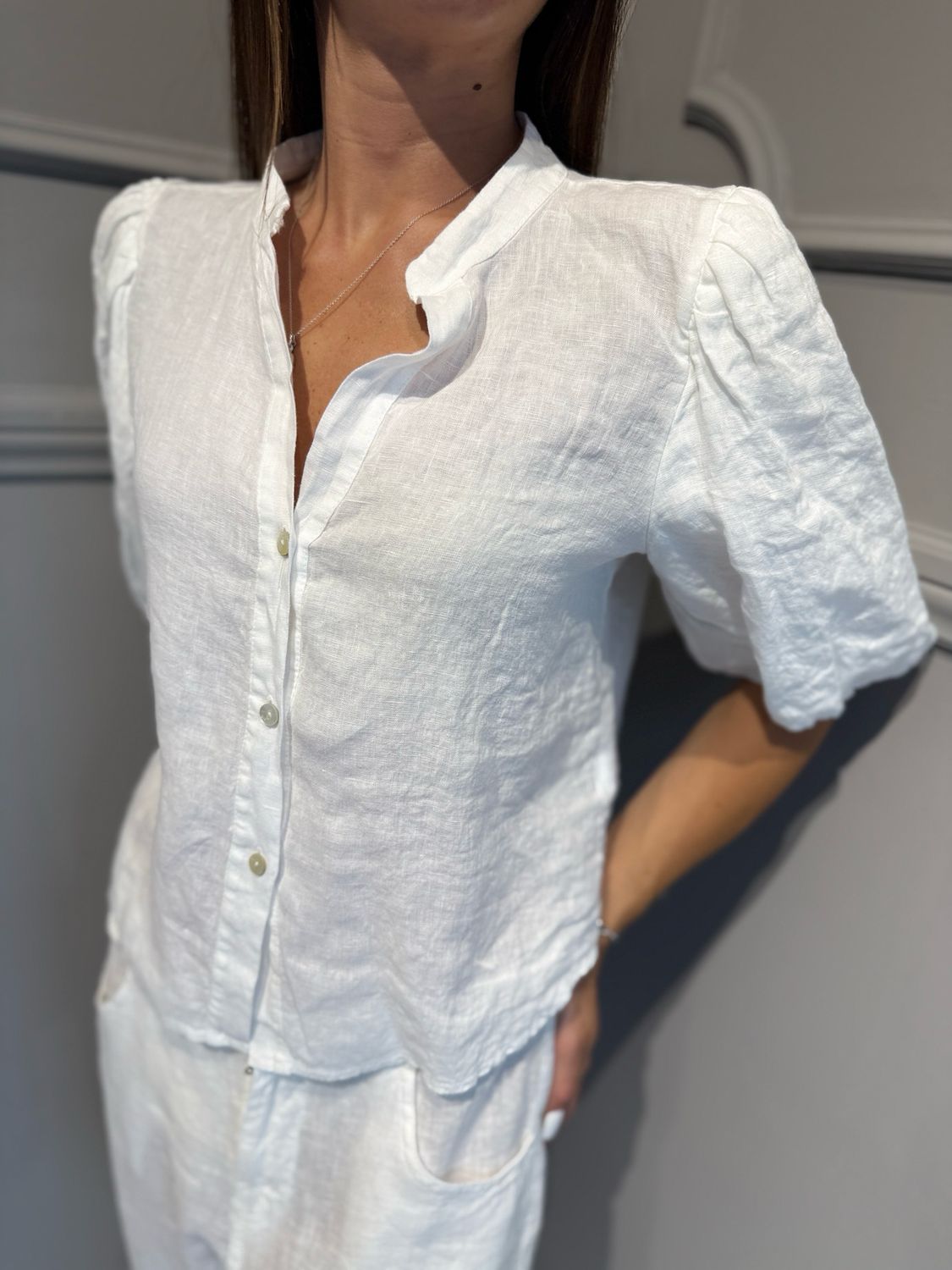 TENSIONE IN - camicia a amiche corte in puro lino avvitata S26CJ47 bianco