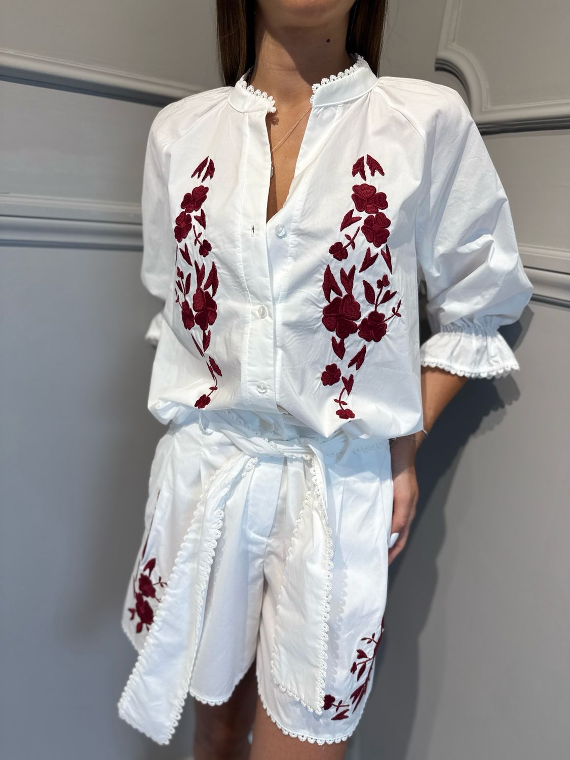 TENSIONE IN - short ricamo con fusciacca ZG1759 bianco/ India