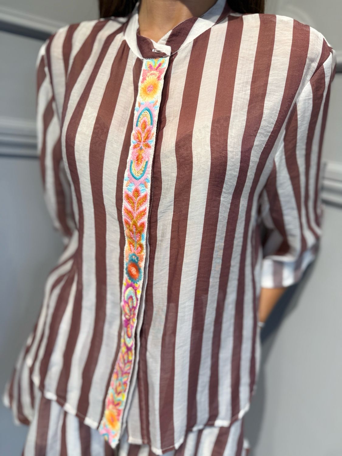 TENSIONE IN - camicia con ricami PE260335 panna/cuoio