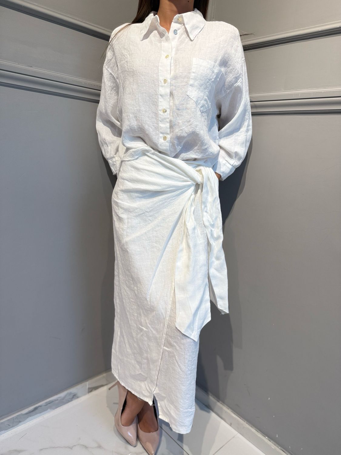 MOTEL - camicia in puro lino sfrangiata S26CE38 bianco