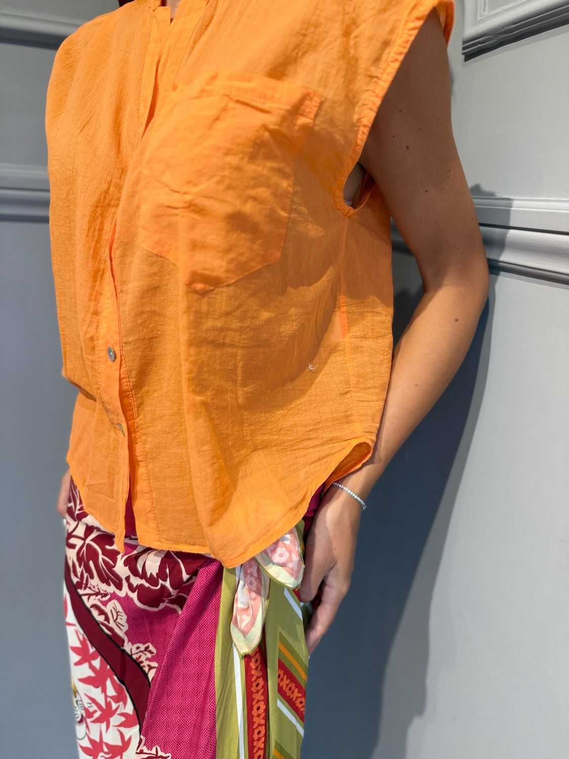 TENSIONE IN - camicia senza maniche in mussola di cotone S26CL38 arancio