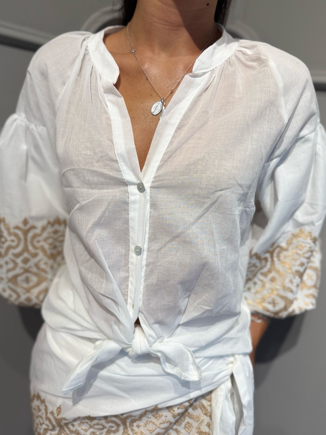 MOTEL - camicia in mussola di cotone con ricami S26CM51 bianco/beige