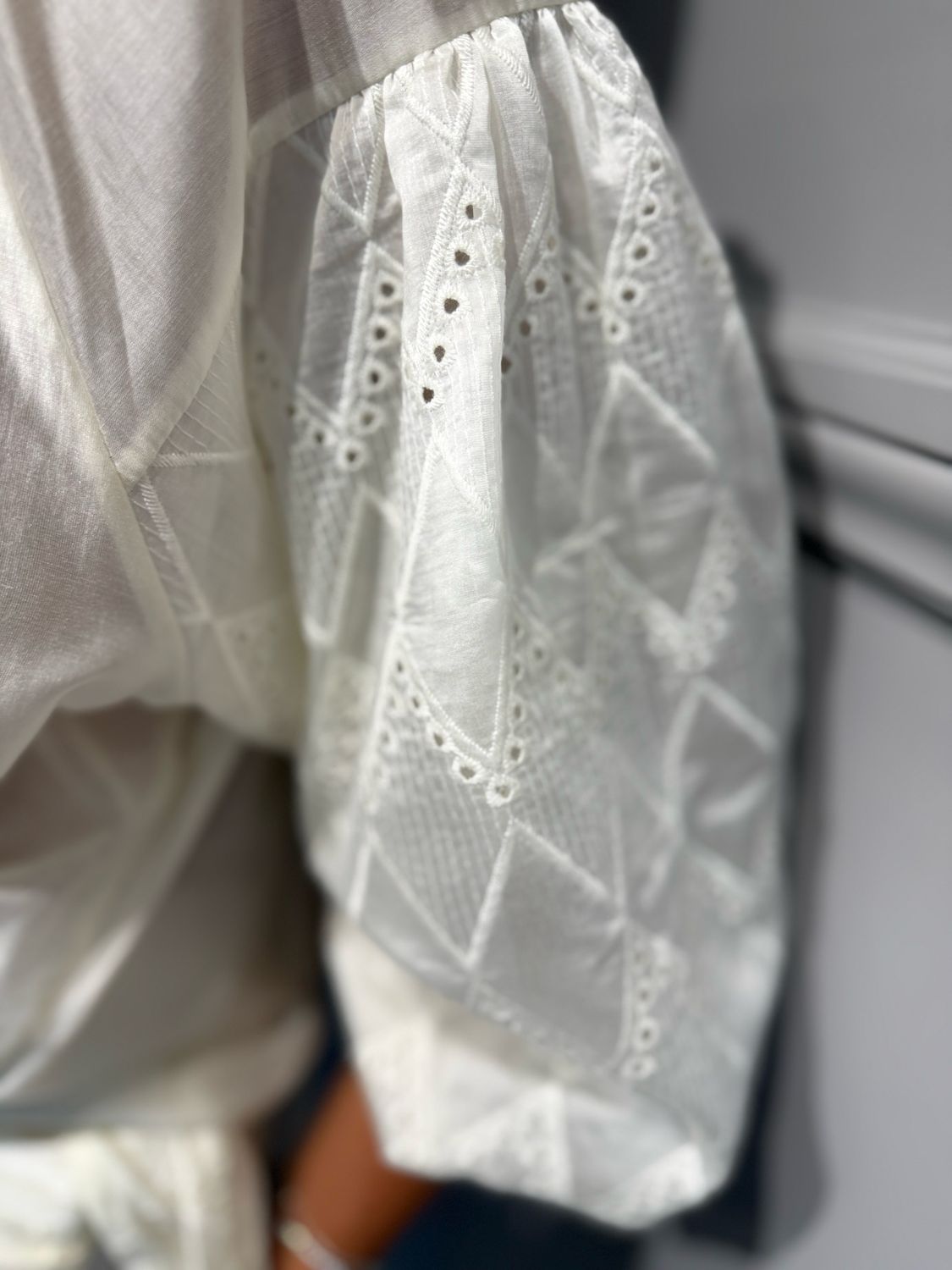 MOTEL - camicia con ricami S26CM92 bianco
