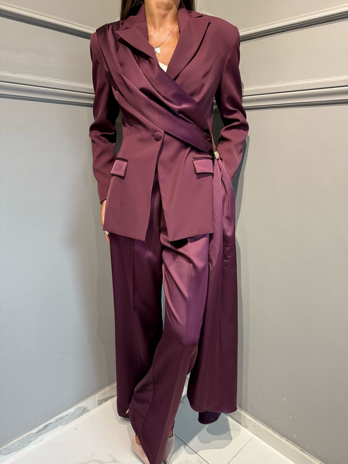 SILENCE LIMITED - tailleur Giacca Vanya SKU: GI5390 + Pantalone Vanya SKU: SLPA052 bordeaux
