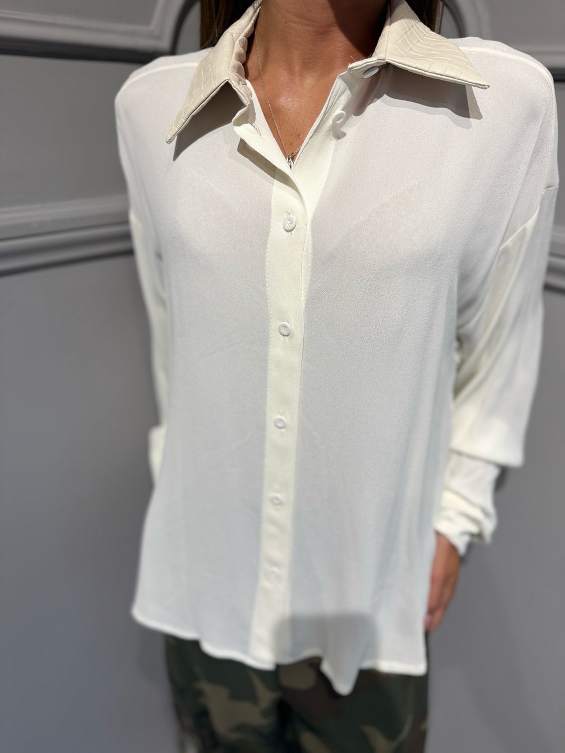 TENSIONE IN - camicia colletto ecopelle W26C452 burro