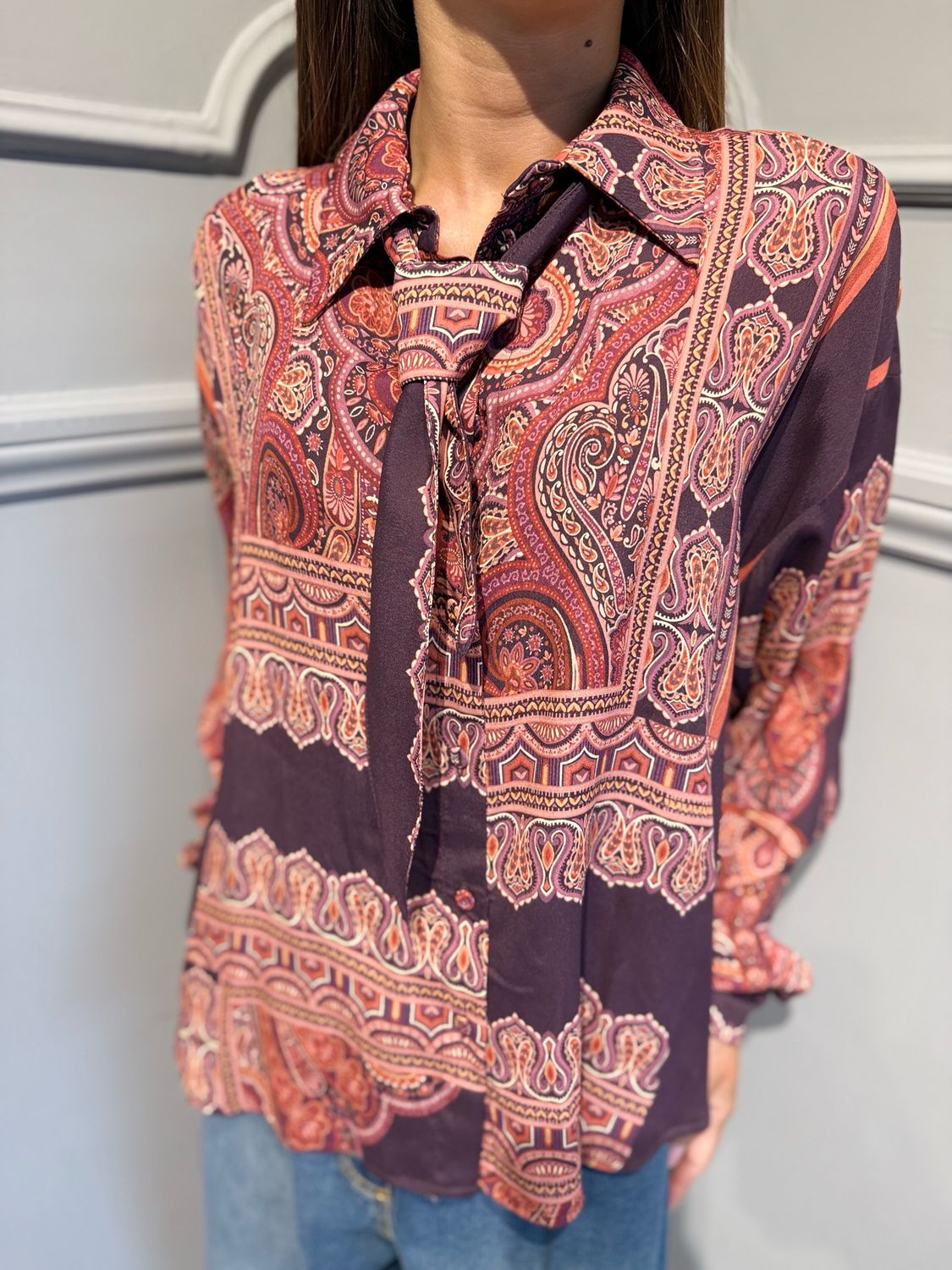MOTEL - camicia con cravatta W26C521 bordeaux