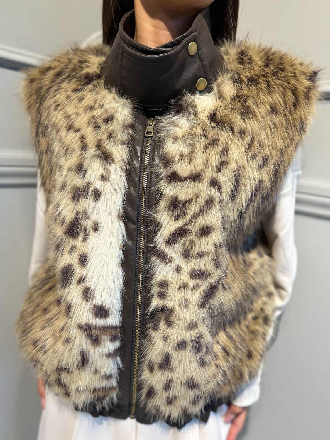 TENSIONE IN - gilet in ecopelliccia JY557 maculato