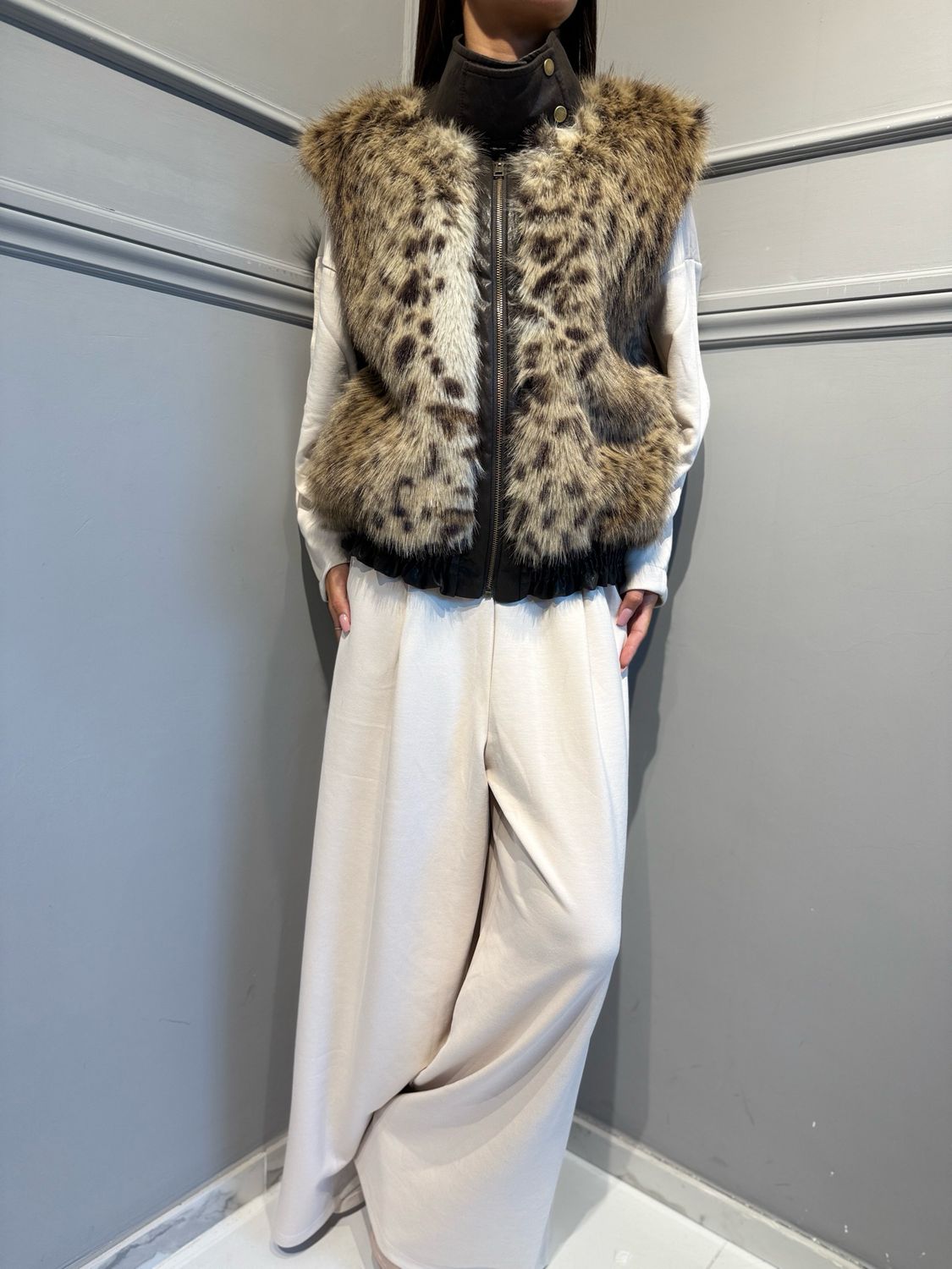 TENSIONE IN - gilet in ecopelliccia JY557 maculato