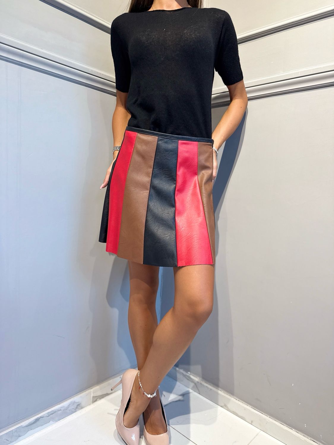 TENSIONE IN - gonna ecopelle corta 226055AI26CAMP rosso/tqbacco/nero