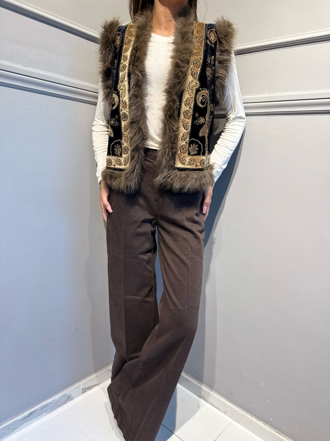 TENSIONE IN - gilet imbottito ricamo+pelliccia 40390 nero/moro/oro