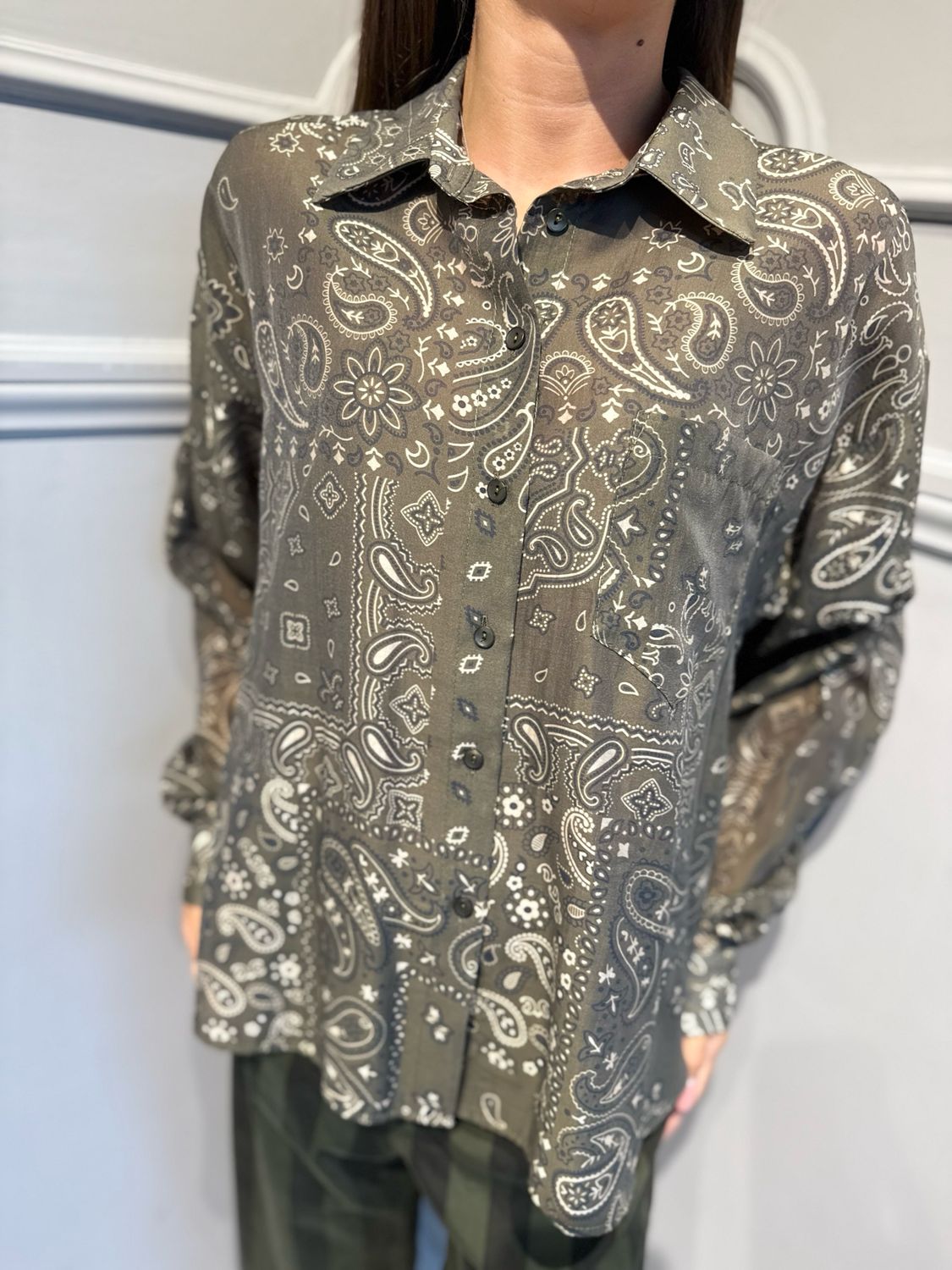 TENSIONE IN - camicia fantasia bandana W26C708 verde militare