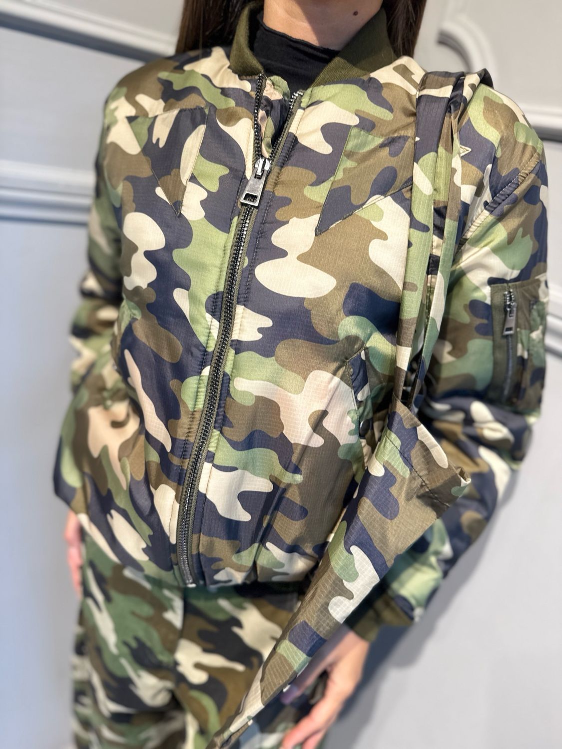 TENSIONE IN - bomber camouflage con sacca W26J449 verde