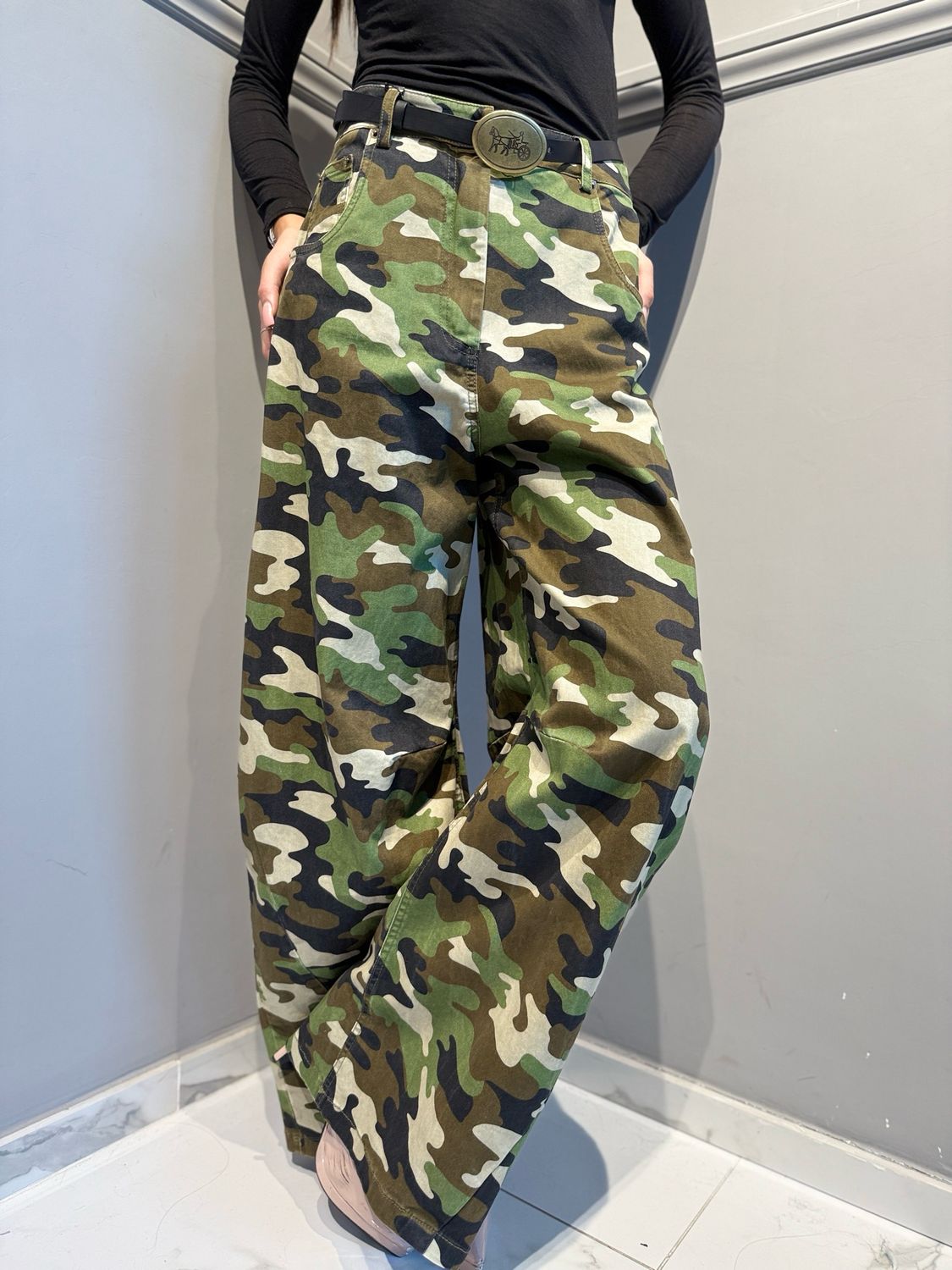 TENSIONE IN - pantalone Baloon camouflage W26P411 verde/nero