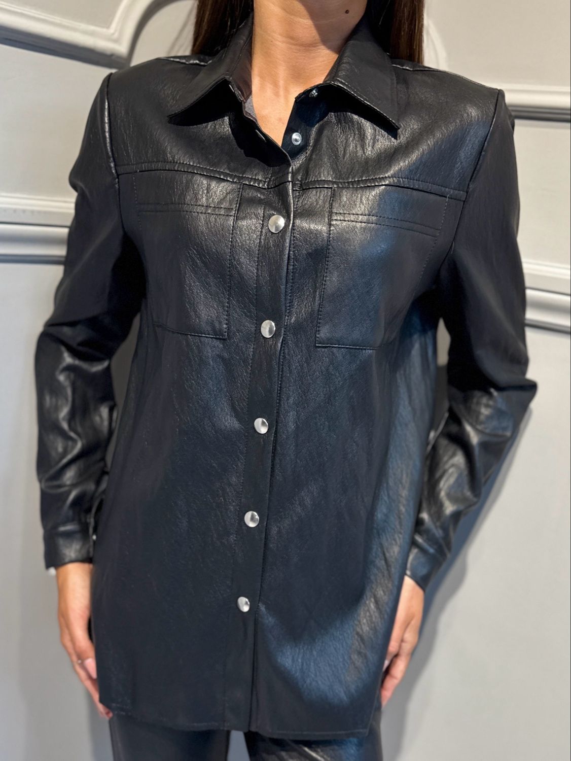 MOTEL - camicia in ecopelle sgropicviata 124070AI26 nero