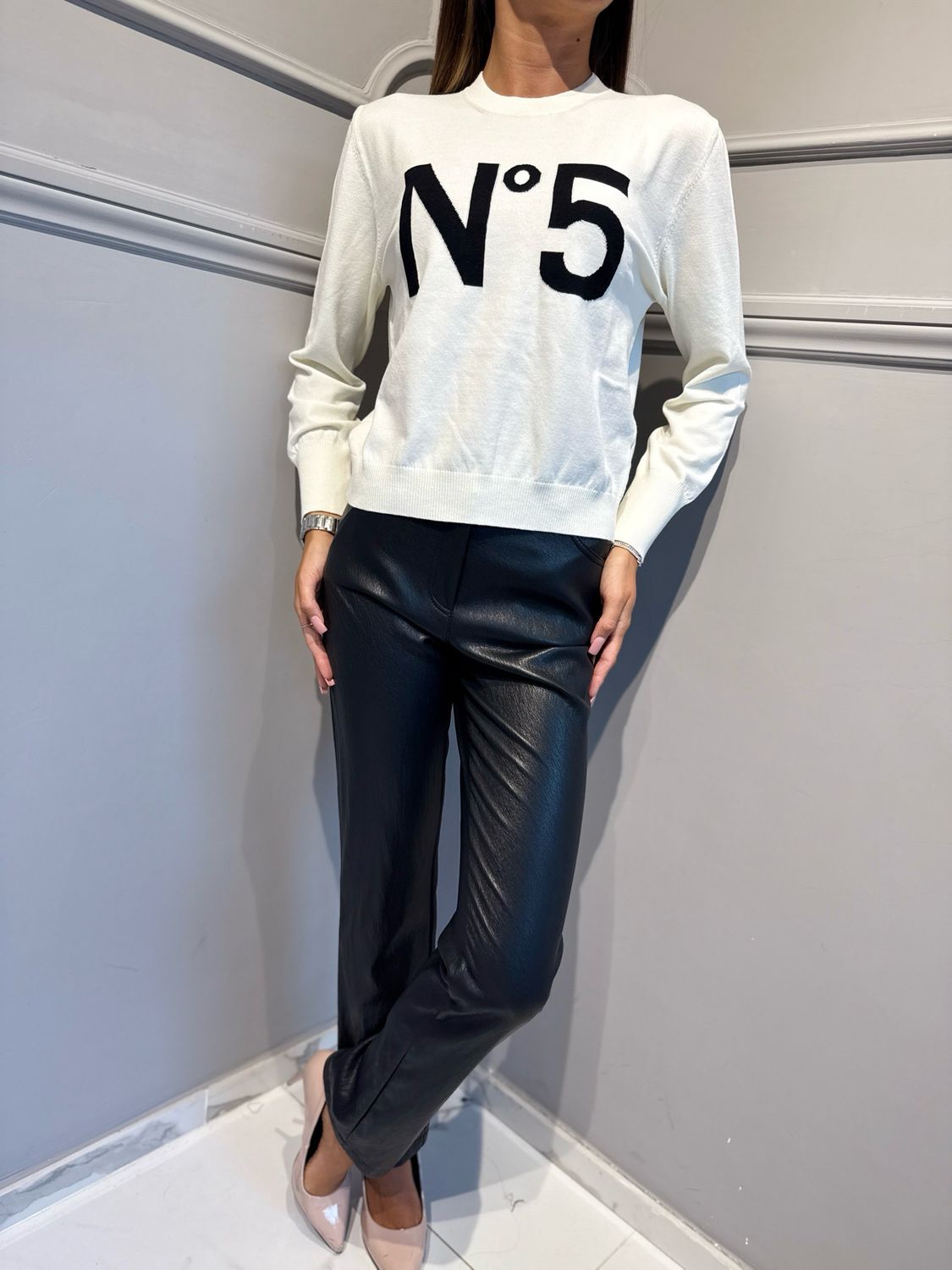 TENSIONE IN - maglia in viscosa numero 5 W6HMJ39A418 panna/nero