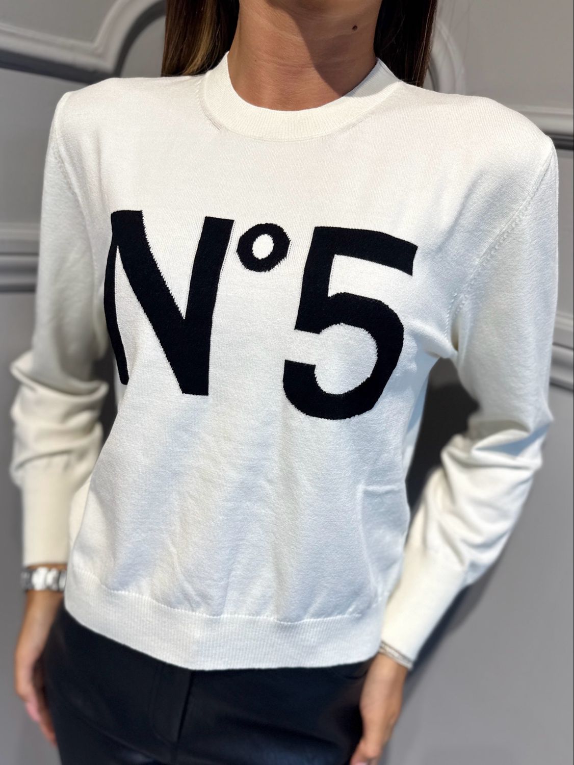 TENSIONE IN - maglia in viscosa numero 5 W6HMJ39A418 panna/nero